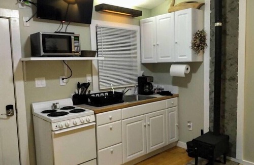 Newland House | Pet-Friendly Plumtree Mountain Retreat Studio #3, Rated 10/10