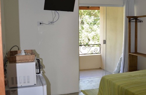 Bexiga House | Cozy Couple Suite with Mini Kitchen for Your Getaway