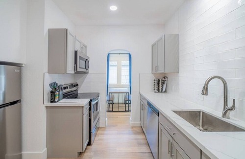 Downtown Reno House | Stylish 2-Bed Apartment in Riverside Heights - Pet Friendly!