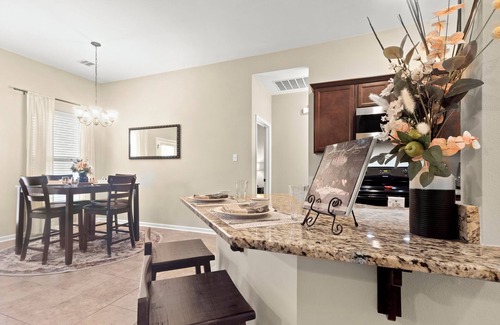 Lake Charles House | Guest Rated: 10/10 - Plush Beds & High-Speed Wi-Fi