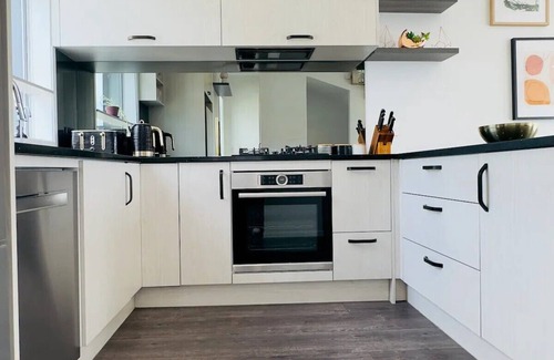 Hobsonville House | Modern Home in Hobsonville: Family-Friendly with Kitchen