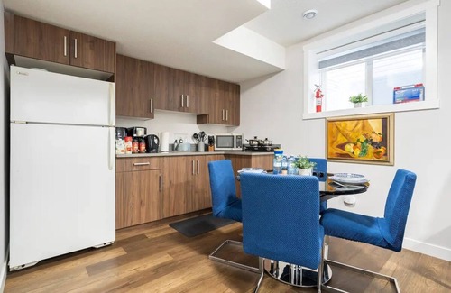 Airdrie House | Pet-Friendly Suite with Fast Wi-Fi & Great for Extended Stays