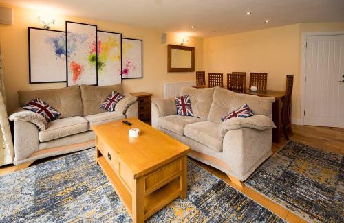 Turnchapel House | Plym Valley House: Family-Friendly Retreat with Pets Welcome