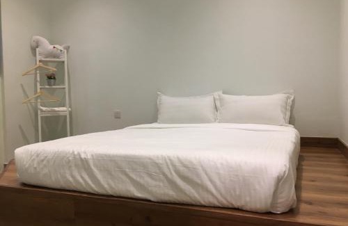 Taman Jubilee House | Spacious PM Octagon Ipoh Duplex Suite with Pool & Family Fun