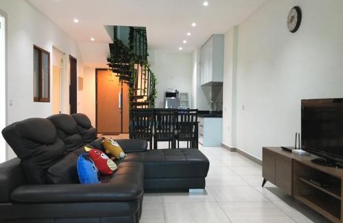 Taman Jubilee House | Spacious PM Octagon Ipoh Duplex Suite with Pool & Family Fun