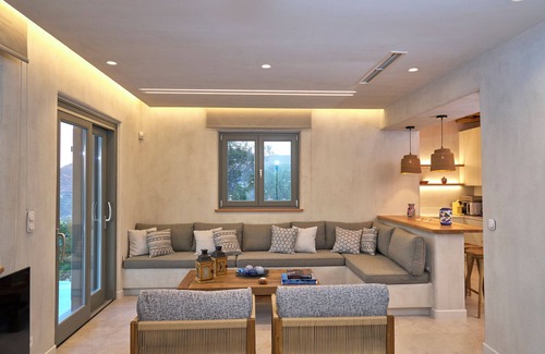 Skopelos Town House | Pnoé Residence