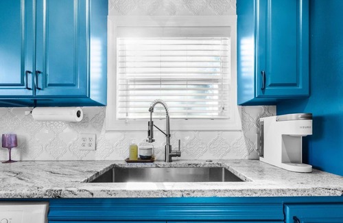 Lincoln House | Enchanting PNW Downtown Hobbit Home with Game Room & Pizza Oven