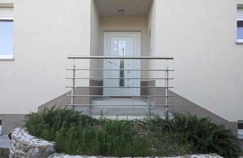 Brda House | Oceanfront Retreat: Pet-Friendly Počitniška Hiša Hum