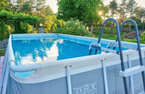 Matavun House | Experience Oceanfront Bliss at Počitniška hiša Miklavčič