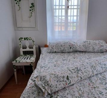 Bostanj Apartment | Cozy Počitniška hiša Perme with Oceanfront Pool Access