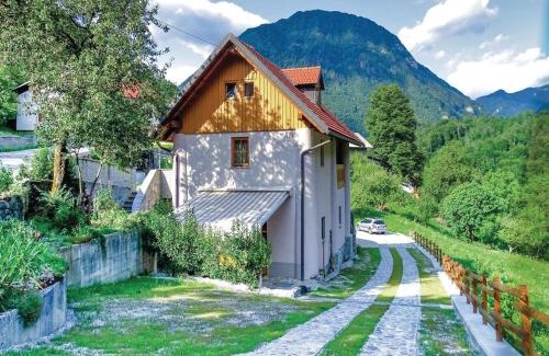 Tolmin Apartment | Cozy Retreat at Počitniška hiša Pri Kuštrču, Rated 9/10