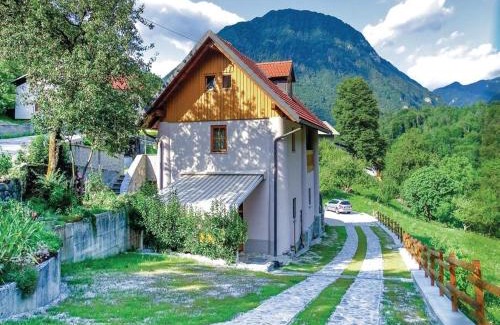 Tolmin Apartment | Cozy Retreat at Počitniška hiša Pri Kuštrču, Rated 9/10