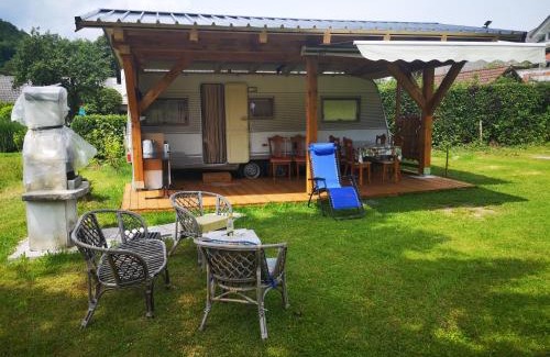Podnart House | Discover Family-Friendly Fun at Počitniška Prikolica Zeleni Raj