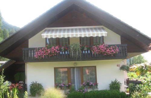 Dovje Apartment | Family-Friendly Retreat at Počitniško stanovanje ZALAR