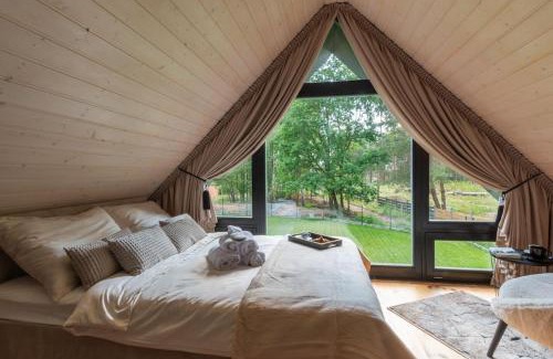 Stare Jablonki House | Enchanting Lakeside Retreat: Family-Friendly & Oceanview