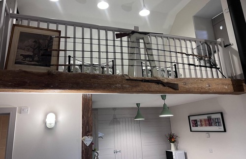 Shorwell Cottage | Pet-Friendly Poachers Hut: Top-Rated 1-Bed Cottage Escape