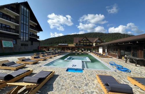 Sugag House | Escape to Poarta Raiului: 4-Star Oceanfront Paradise