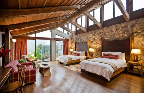 Poas Volcano National Park Hotel | Experience Poas Volcano Lodge: Family-Friendly Retreat