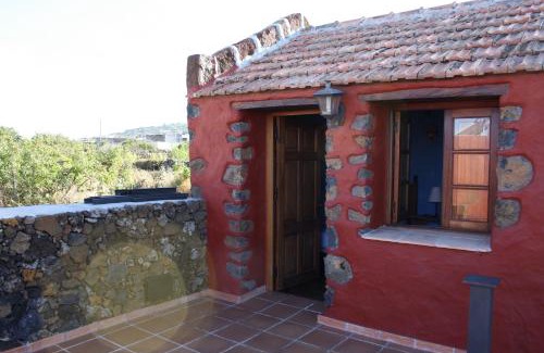 Isora House | Discover Comfort at Poblado Jirdana I with Free Breakfast