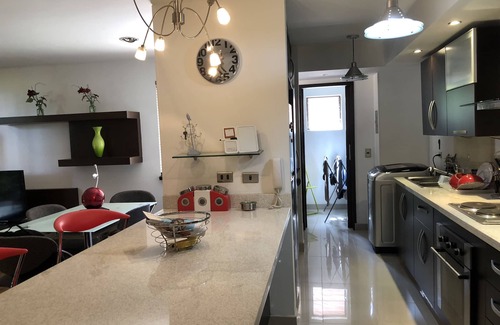 Patio Bonito Apartment | Cozy Poblado Lleras One Bedroom Apartment with Pool & Spa