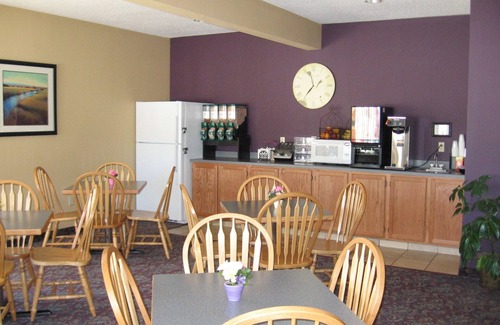 Pocahontas Hotel | Explore Pocahontas Inn & Suites: Family-Friendly Amenities