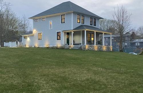 Pocasset House | Pocasset Village Charmer