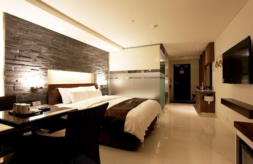 Pocheon Hotel | Eco-Friendly Pocheon Hotel Commune with Hot Tub & Breakfast