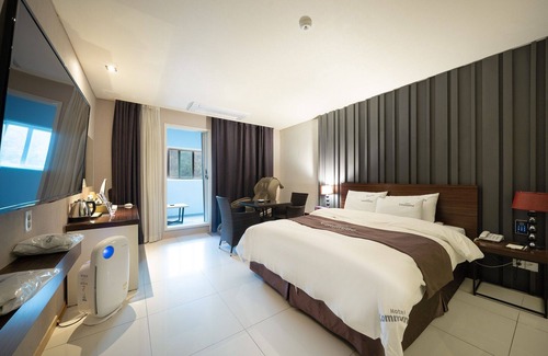 Pocheon Hotel | Eco-Friendly Pocheon Hotel Commune with Hot Tub & Breakfast