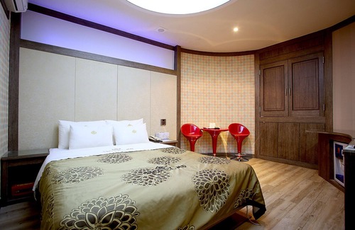 Pocheon Hotel | Eco-Friendly Retreat at Pocheon Mu - Rated 10/10 by Guests