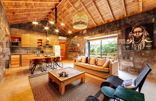 Monte House | Experience Pocinhobay: Ocean View, Pool & Family-Friendly