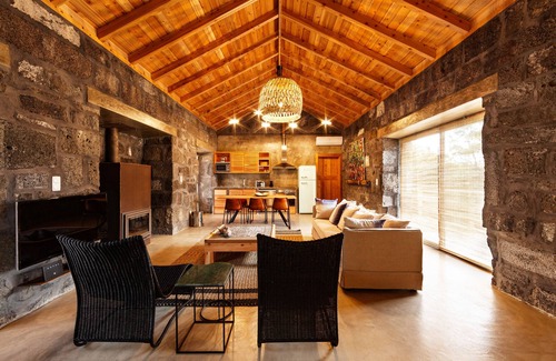 Monte House | Experience Pocinhobay: Ocean View, Pool & Family-Friendly