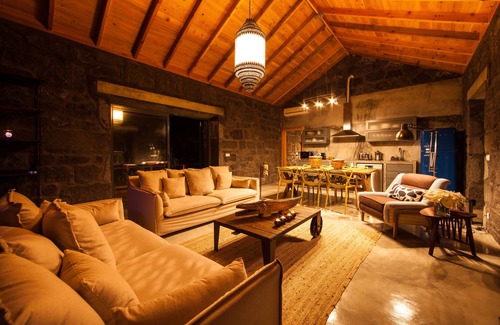 Monte House | Experience Pocinhobay: Ocean View, Pool & Family-Friendly