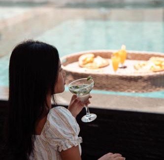 Bukit Hotel | Elegant Poco Poco Villas by Aayan with Oceanfront Amenities
