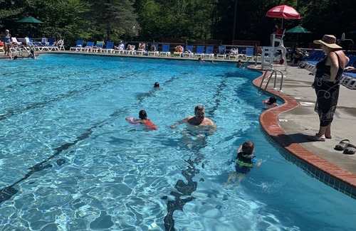 Gouldsboro Cabin | Exceptional Pocono Cabin at Big Bass Lake Resort with Pool