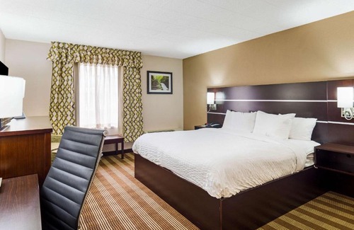 Delaware Water Gap Hotel | Relax at Pocono Inn & Banquet - Ideal for Families