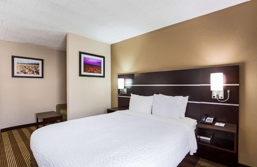 Delaware Water Gap Hotel | Relax at Pocono Inn & Banquet - Ideal for Families