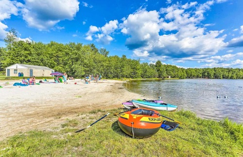 Pocono Lake House | Relaxing Pocono Lake Cabin with Pool and Hot Tub Amenities