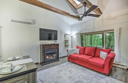 Pocono Lake House | Relaxing Pocono Lake Cabin with Pool and Hot Tub Amenities