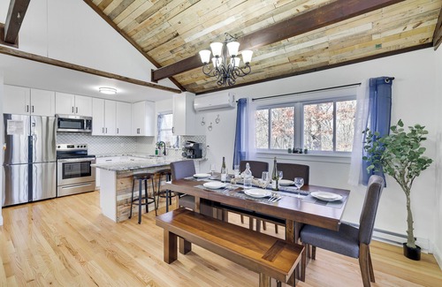 Cresco House | Explore Pocono Mountains Retreat with Game Room & King Bed