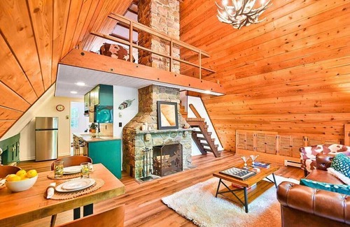 Pocono Pines Cabin | Experience Pocono Summer Paradise with Hot Tub & Sauna