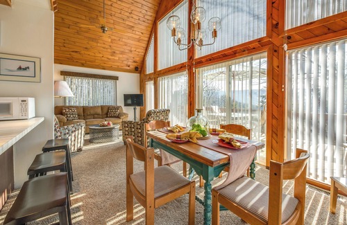 Aquashicola House | Cozy Poconos Cabin with Pool & Spa - 9.8/10 Guest Rated