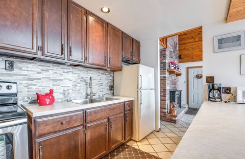 Aquashicola House | Cozy Poconos Cabin with Pool & Spa - 9.8/10 Guest Rated