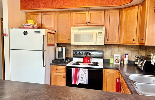 Briar Crest Woods House | Poconos Getaway with Hot Tub-Close to Attractions, Perfect for Family & Friends!