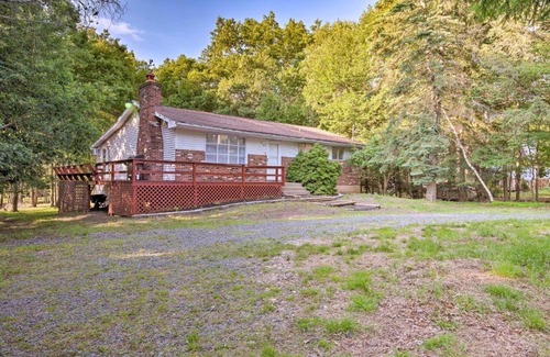 Albrightsville House | Guest Rated 10/10: Poconos Home with Hot Tub & Game Room