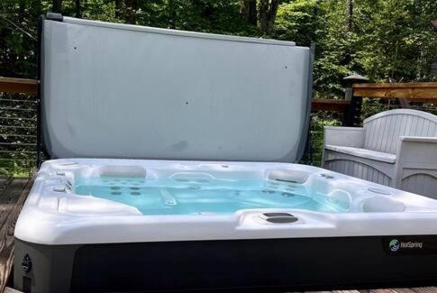 Pocono Pines House | Family-Friendly Poconos Hot Tub Retreat for Memorable Getaways