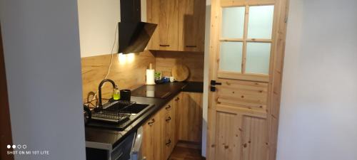 Piechowice Apartment | Pet-Friendly Getaway at Pod Śnieżnymi Kotłami - Rated 9.5/10