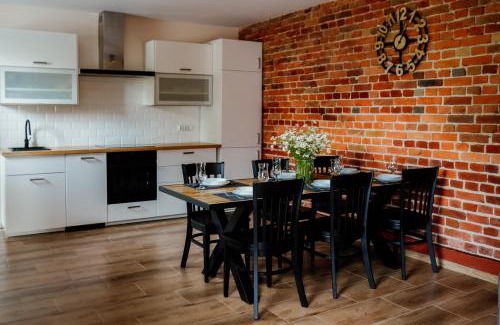 Poniatowa House | Pod ceglaną ścianą