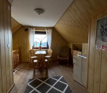 Czorsztyn House | Pet-Friendly Retreat at Pod Cisowcem with Breakfast Included
