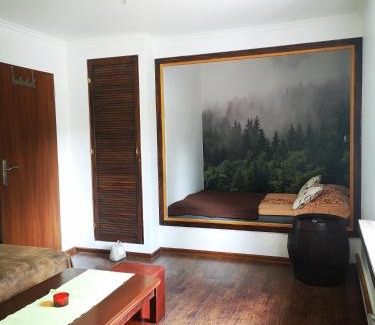 Dlugopole-Zdroj House | Discover Pod Gadającym Kotem: Pet-Friendly Retreat with Hot Tub