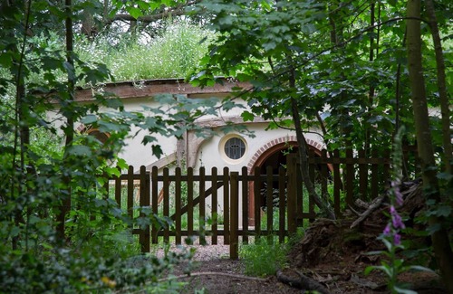 Bury St Edmunds House | Unique Hobbit Hole Retreat with Private Garden & Pet-Friendly